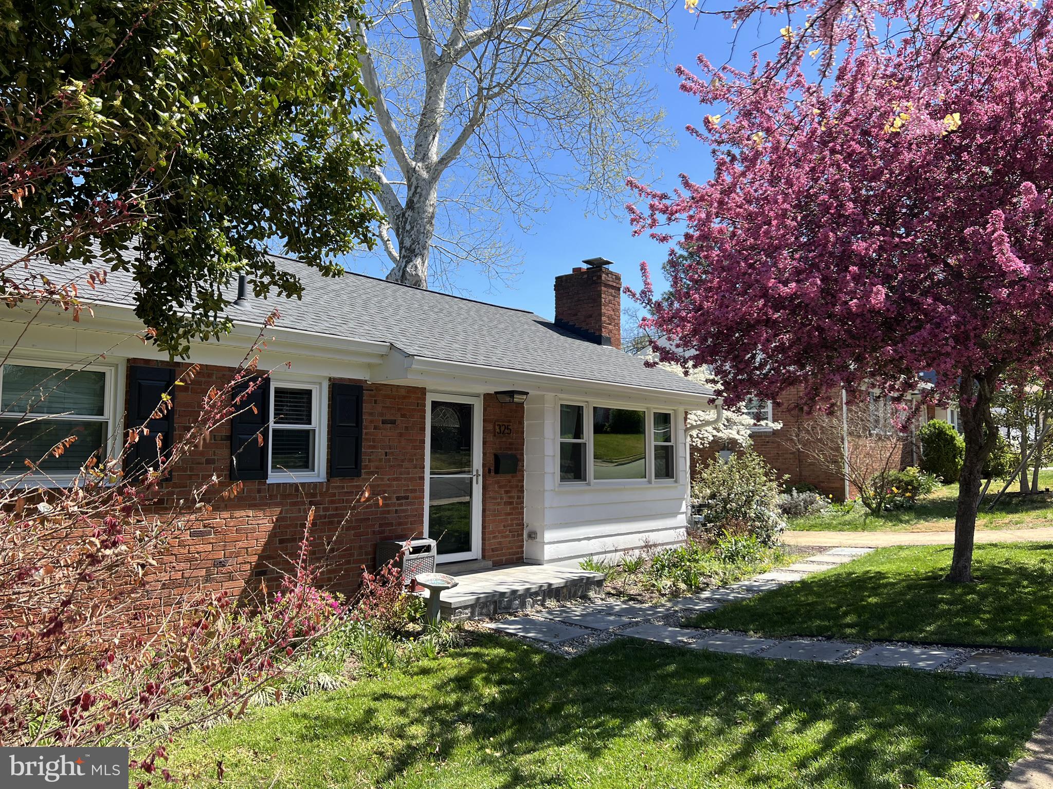 325 N MANCHESTER STREET