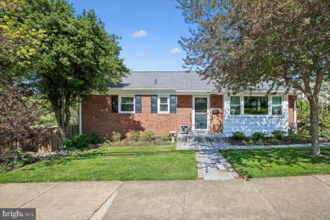 Photo of 325 N Manchester Street, ARLINGTON, VA 22203 (MLS # VAAR2070454)