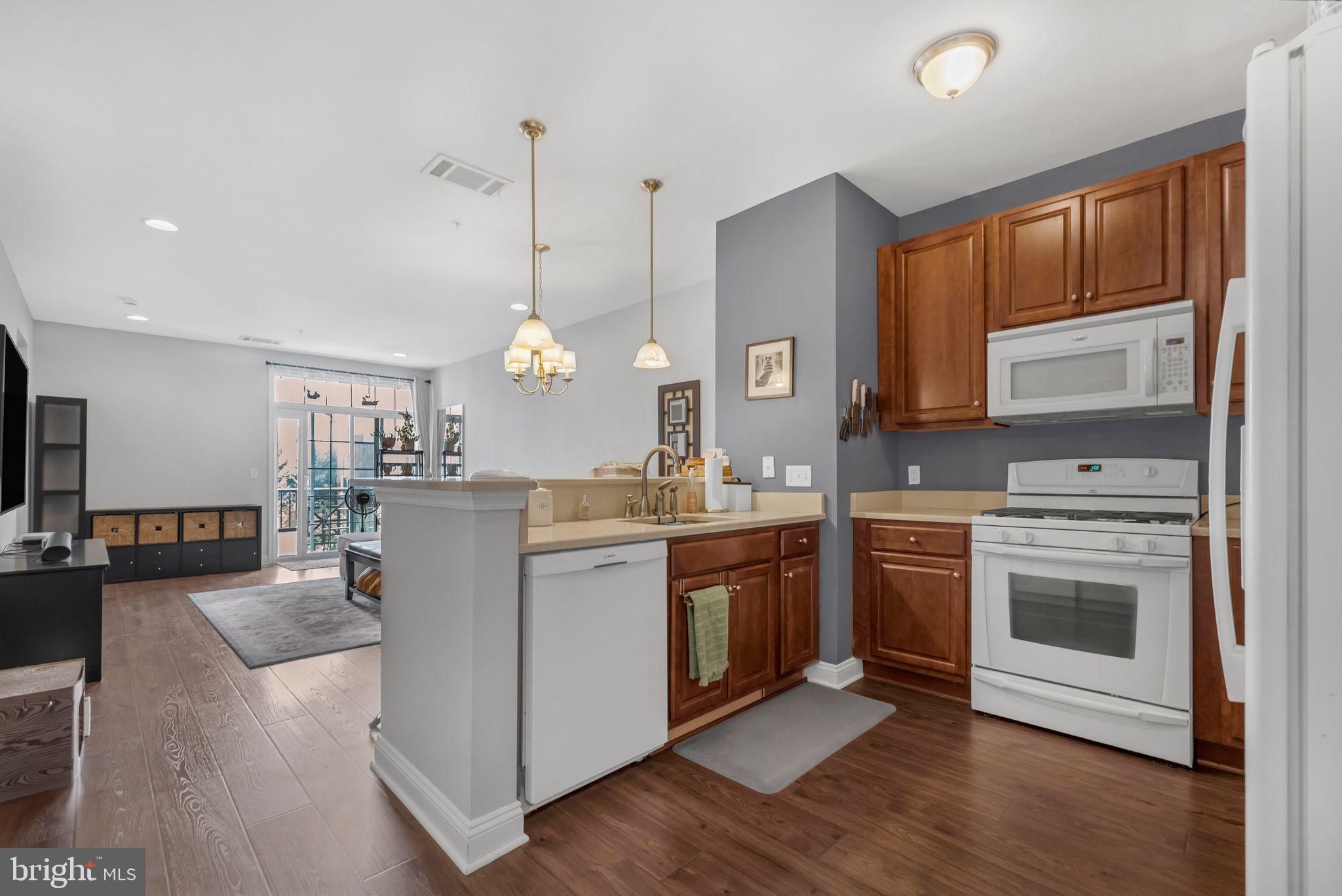 THE GRANDE AT RIVERVIEW - Residential Lease