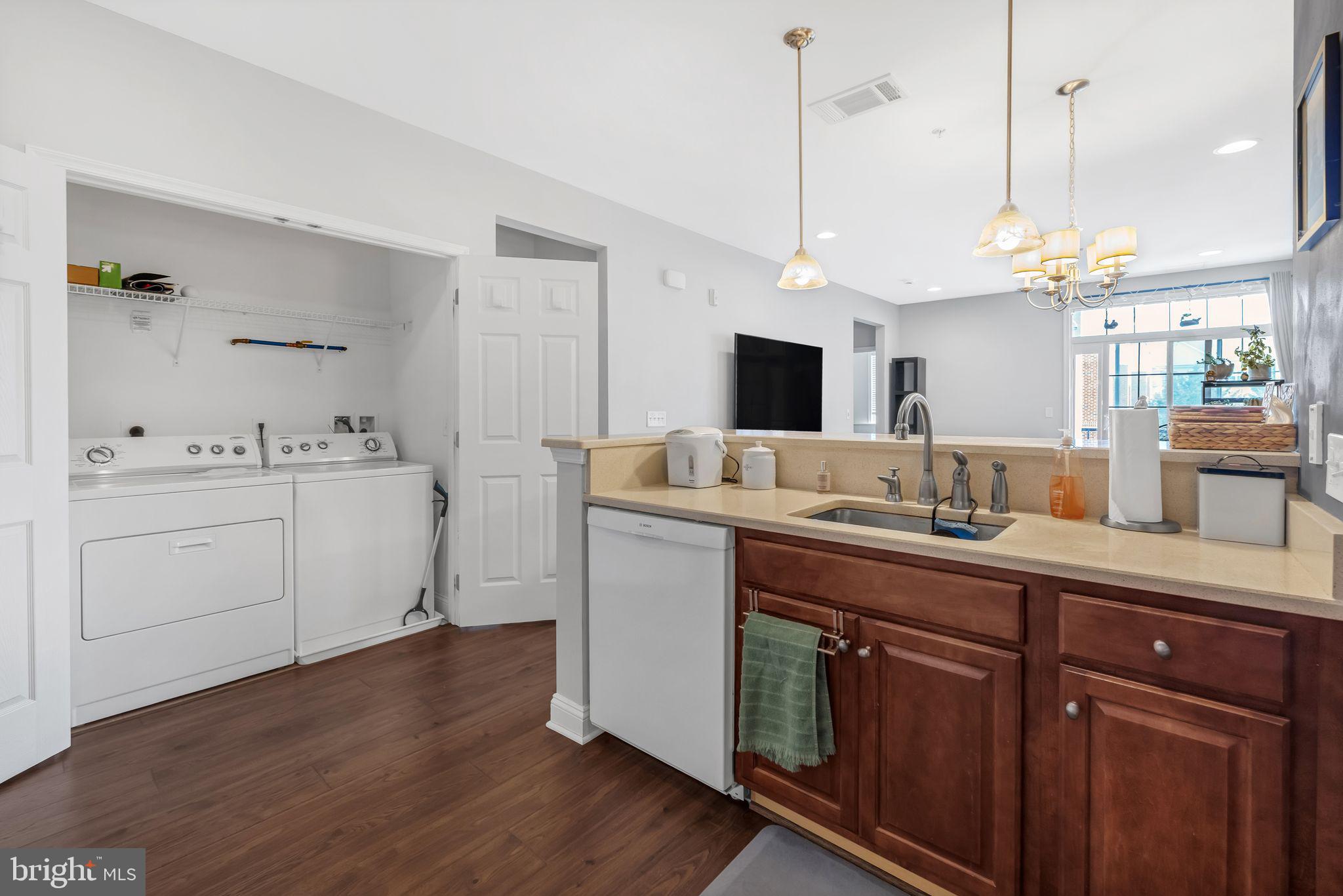 THE GRANDE AT RIVERVIEW - Residential Lease