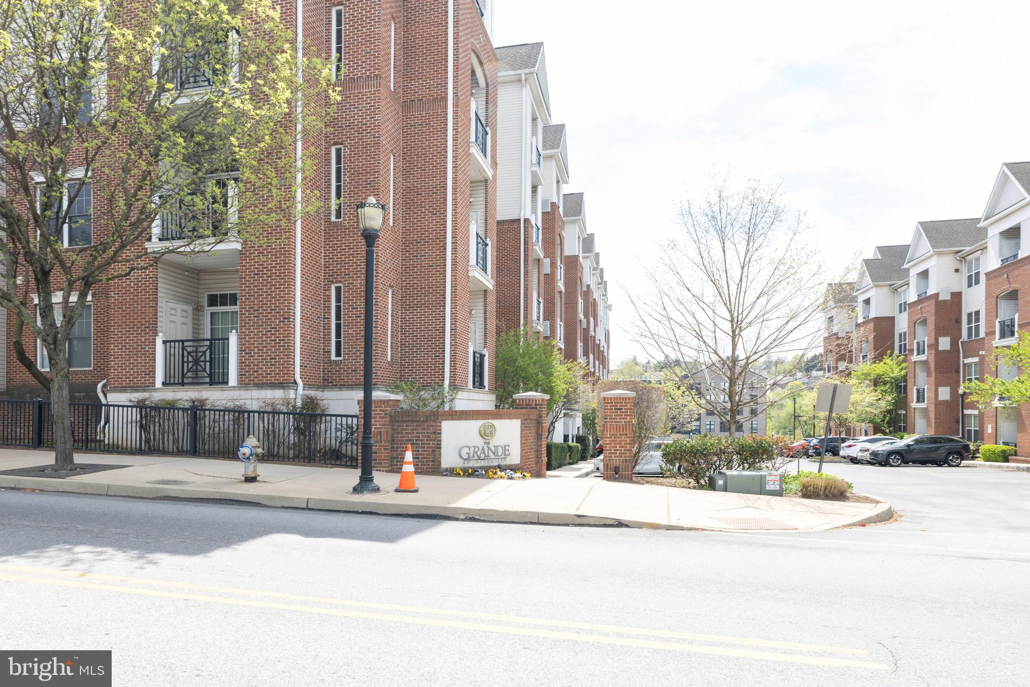 THE GRANDE AT RIVERVIEW - Residential Lease