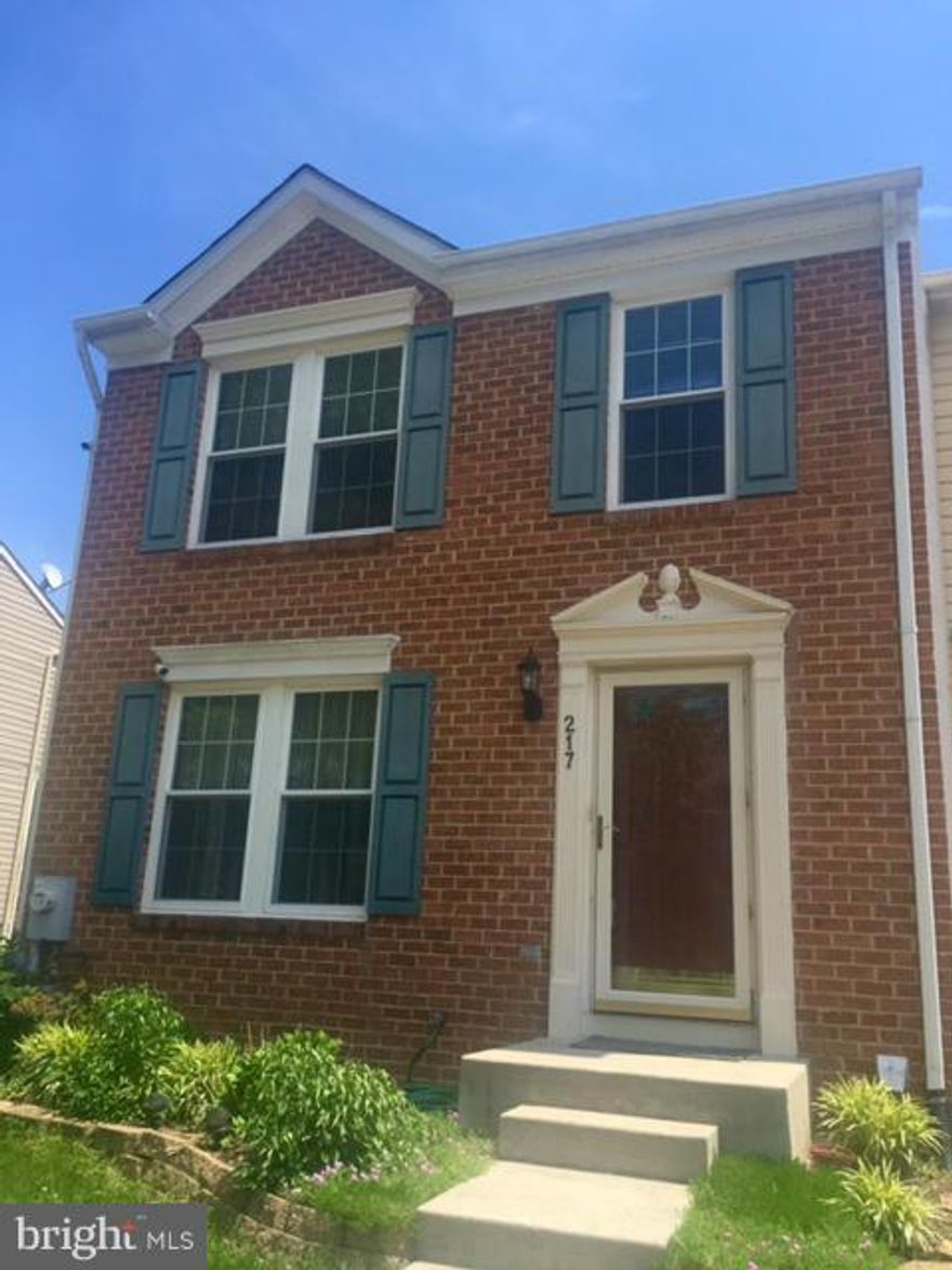 3 bdrm/2 bath condo with good light for rent. Living/dining rm combo, cathedral ceilings, tile and hardwood floors, walk-out deck with stairs to lower garden that backs to open space and trees. No pets / no smoking.Recently renovated. $100 deductible for interior repairs. *CONTACT ALTERNATE AGENT*