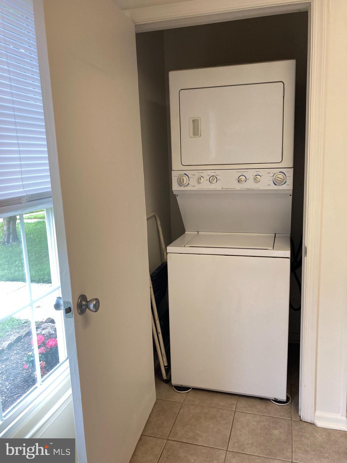 HILLCREST ORCHARDS - Residential Lease