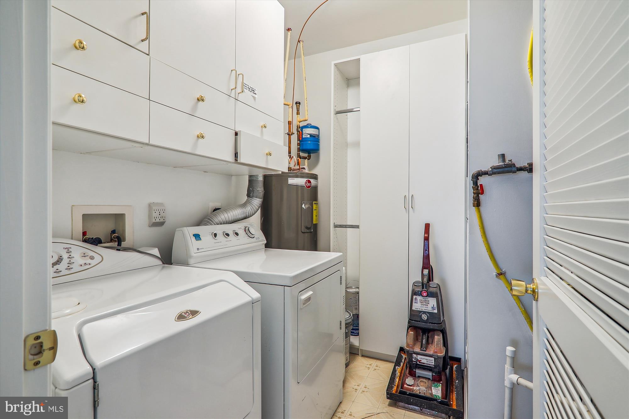 VICTORIA FALLS 4 CONDO-P - Residential