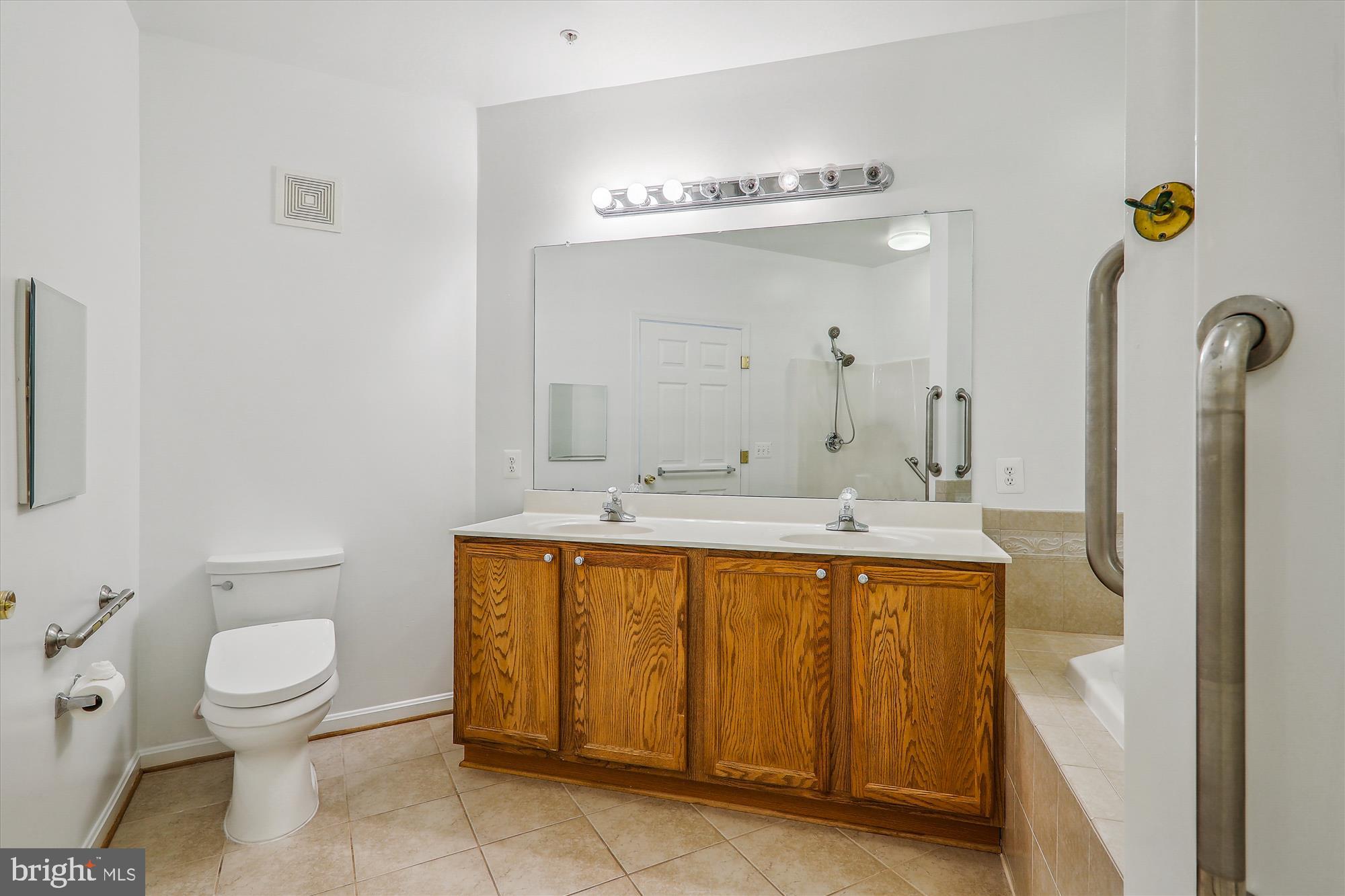 VICTORIA FALLS 4 CONDO-P - Residential