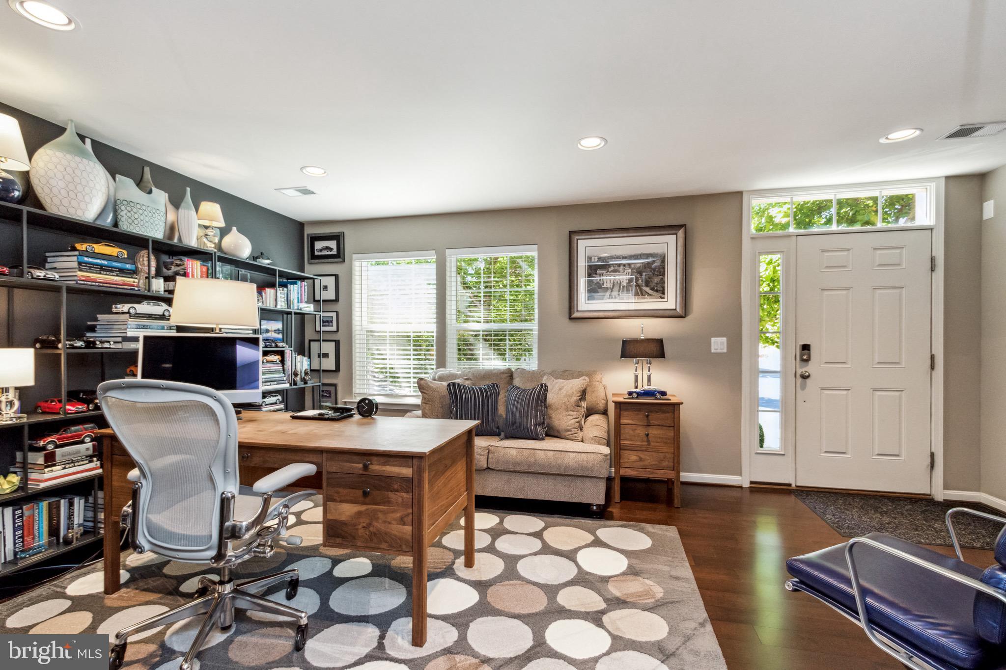 MADISON CRESCENT - Residential