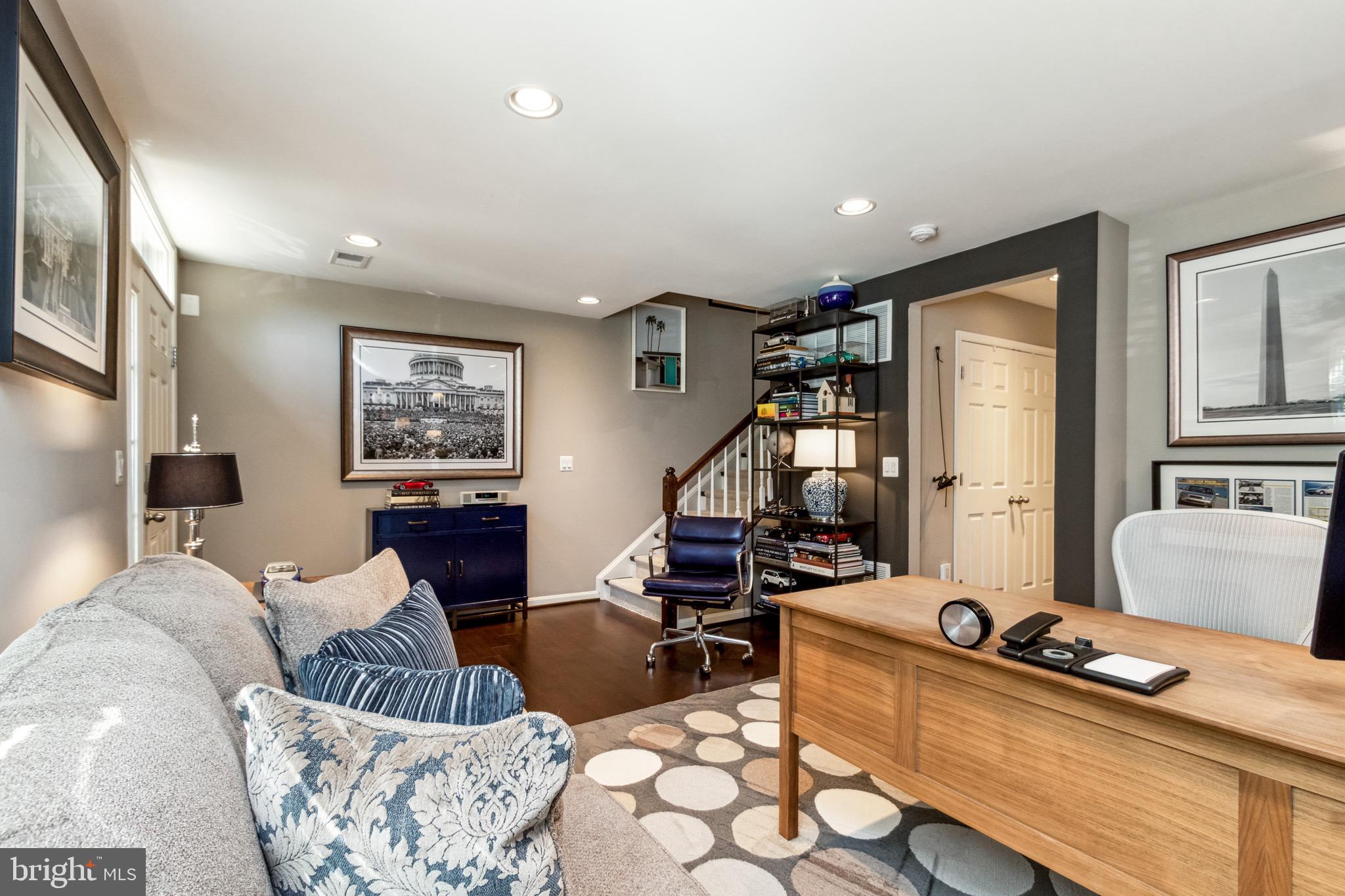 MADISON CRESCENT - Residential