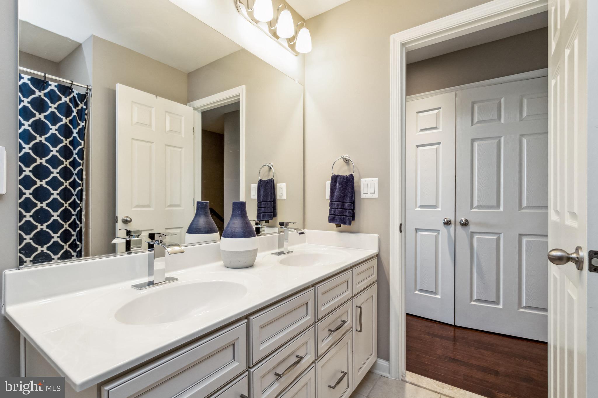 MADISON CRESCENT - Residential