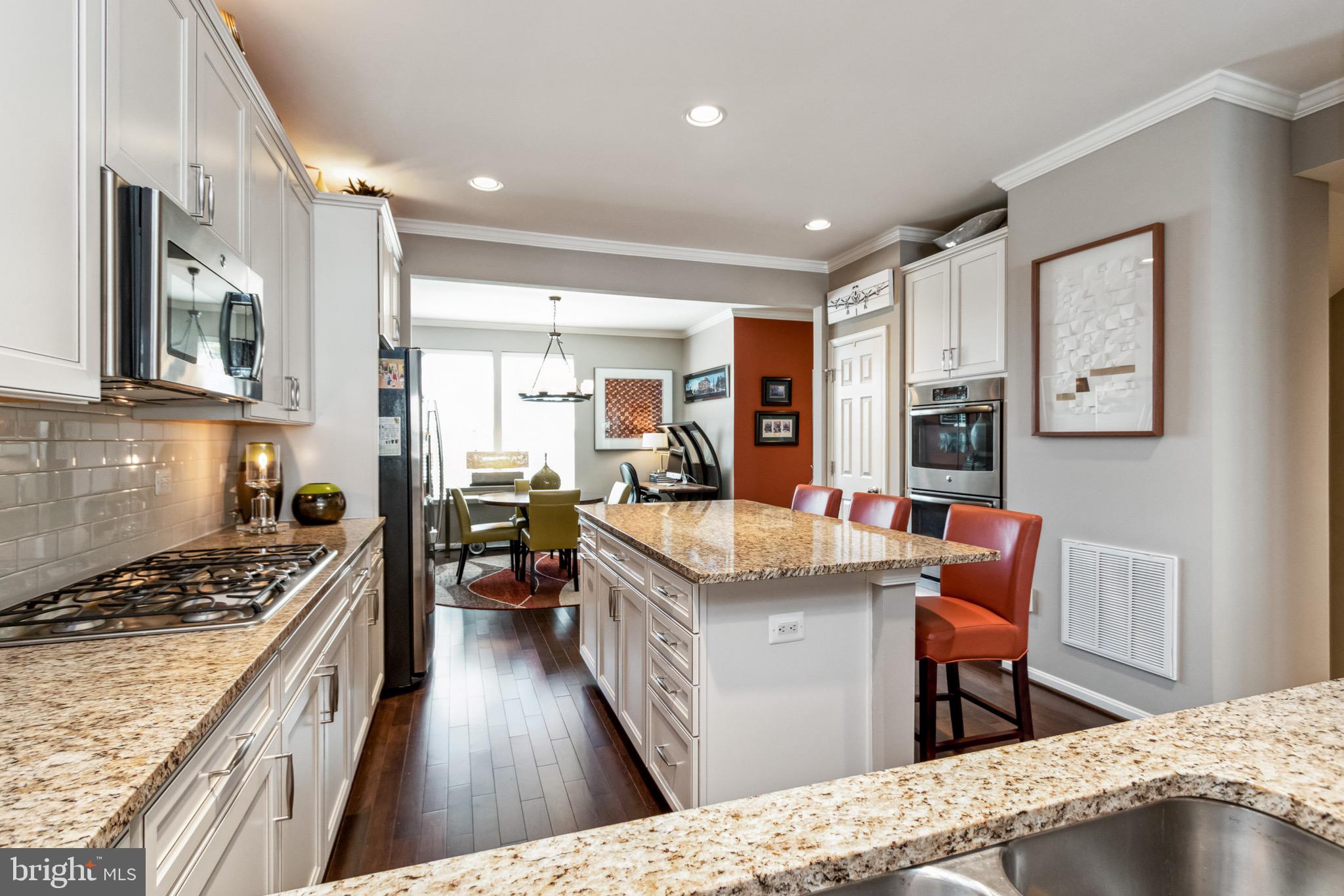 MADISON CRESCENT - Residential