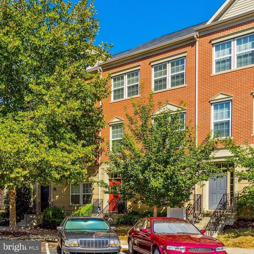 MADISON CRESCENT - Residential