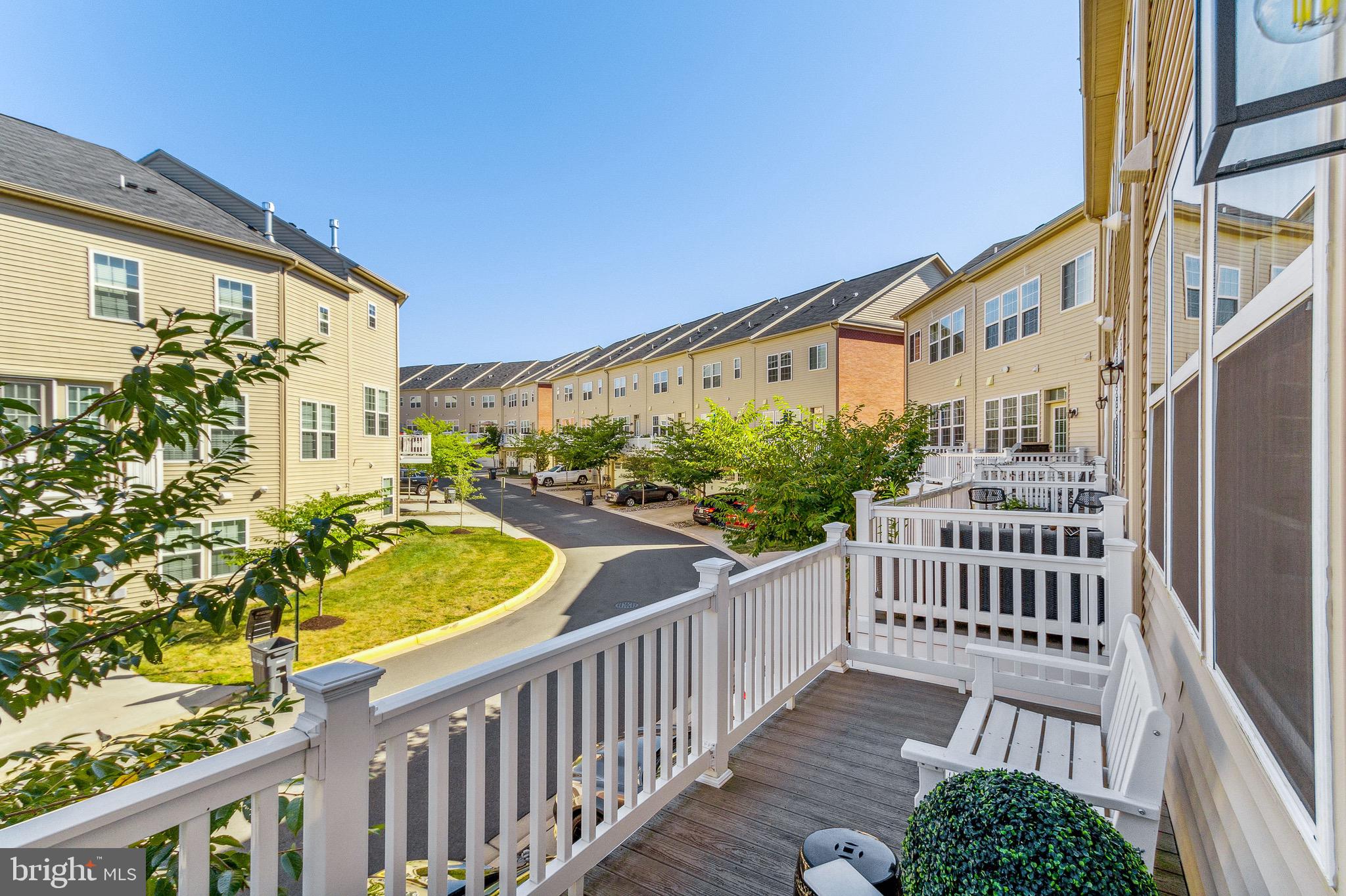 MADISON CRESCENT - Residential