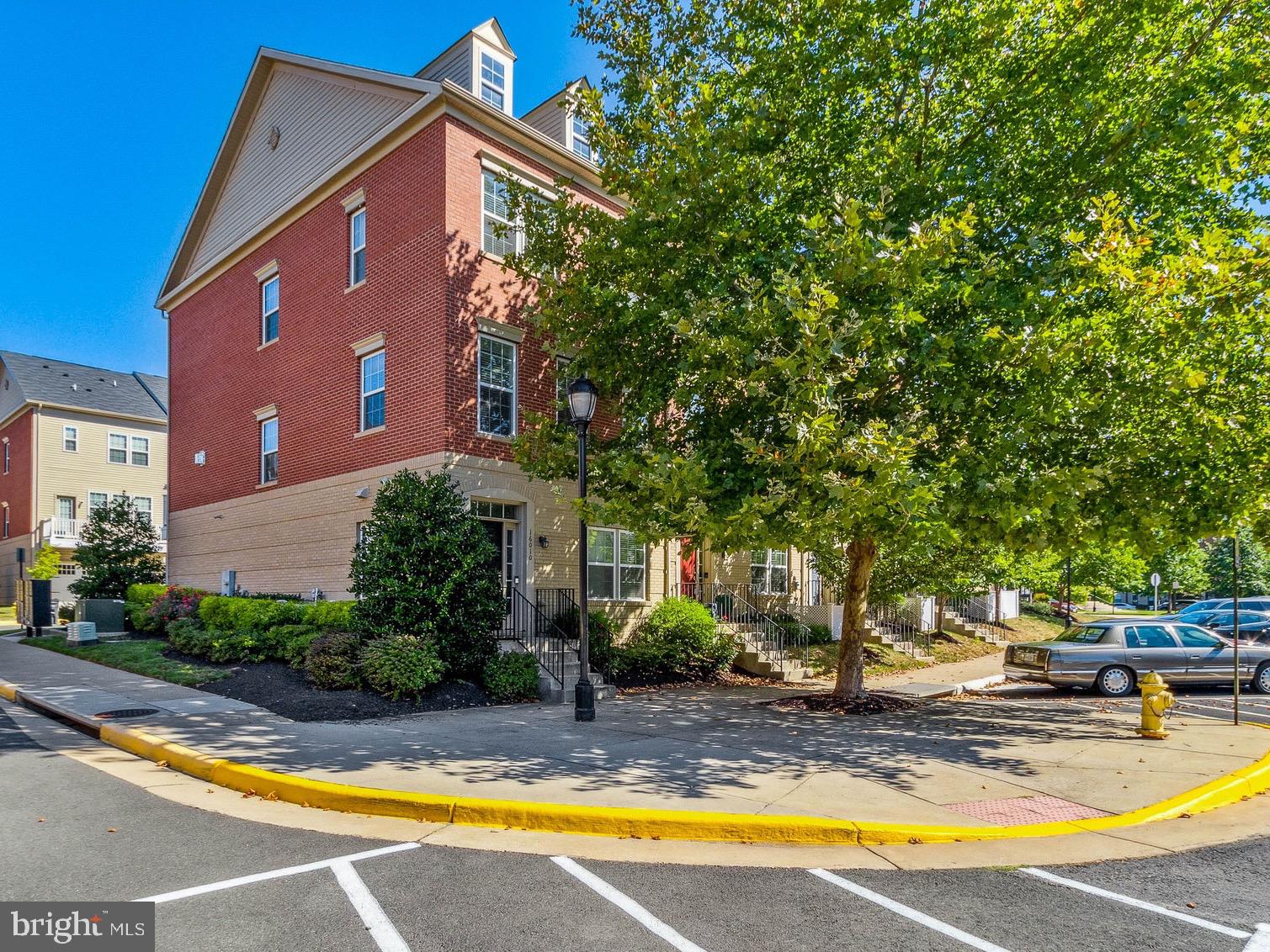 MADISON CRESCENT - Residential