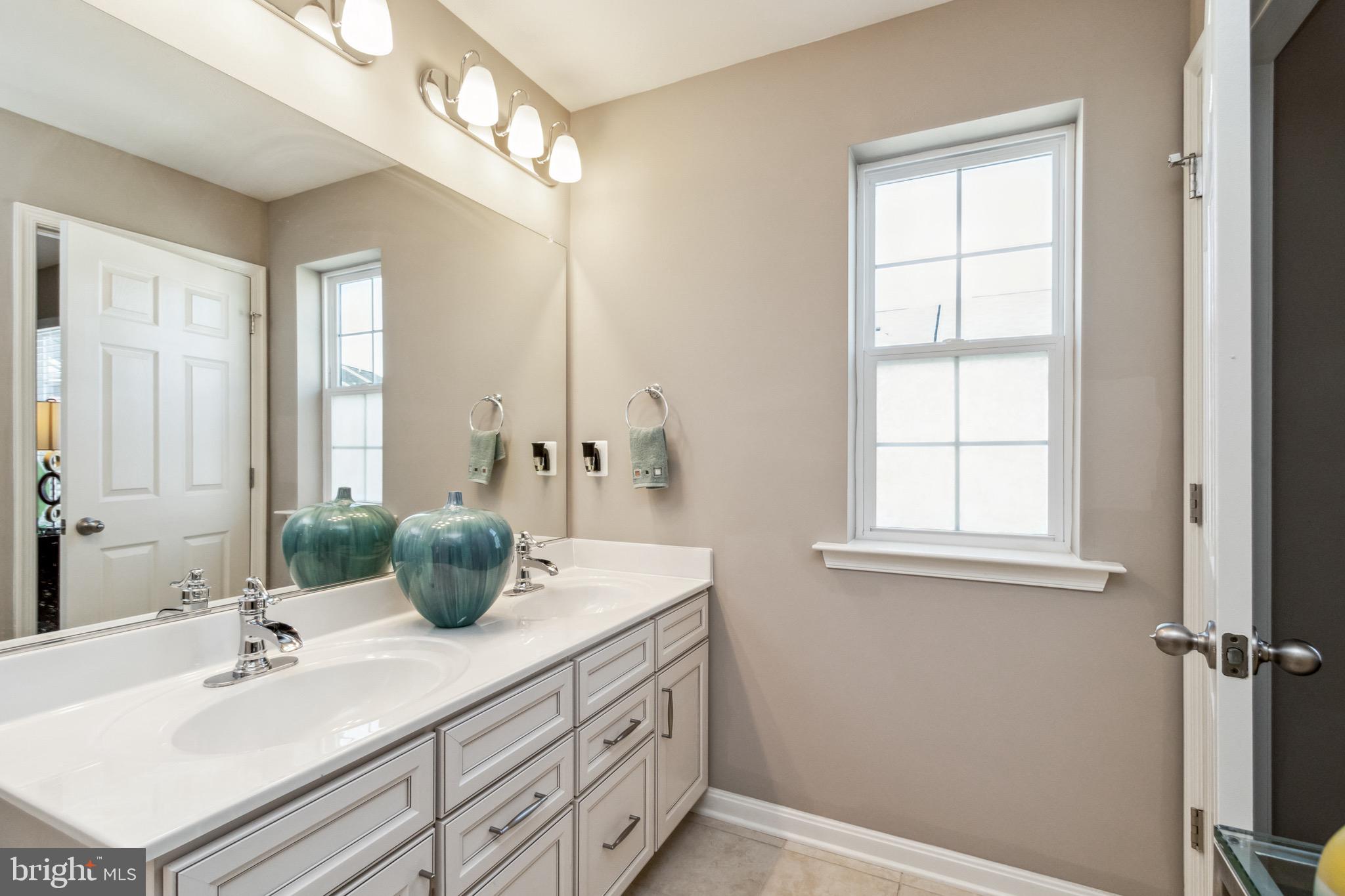 MADISON CRESCENT - Residential