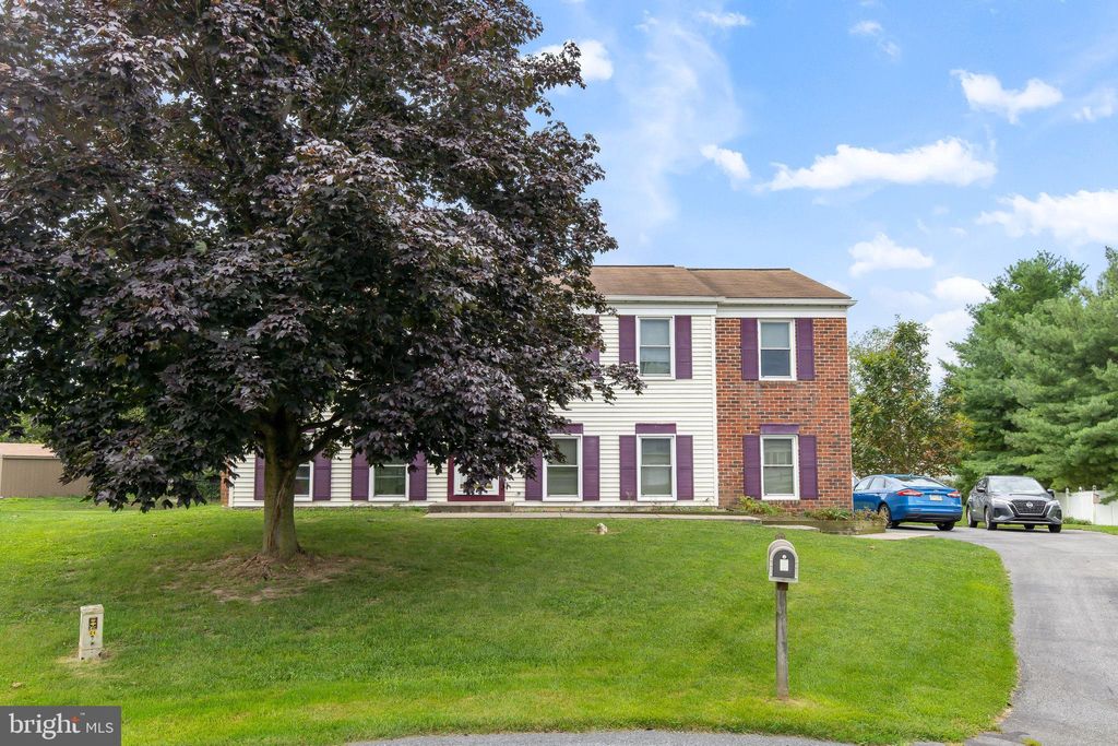 Photo of 9 WESTBRIDGE CT, WILLOW STREET, PA 17584 (MLS # PALA2039402)