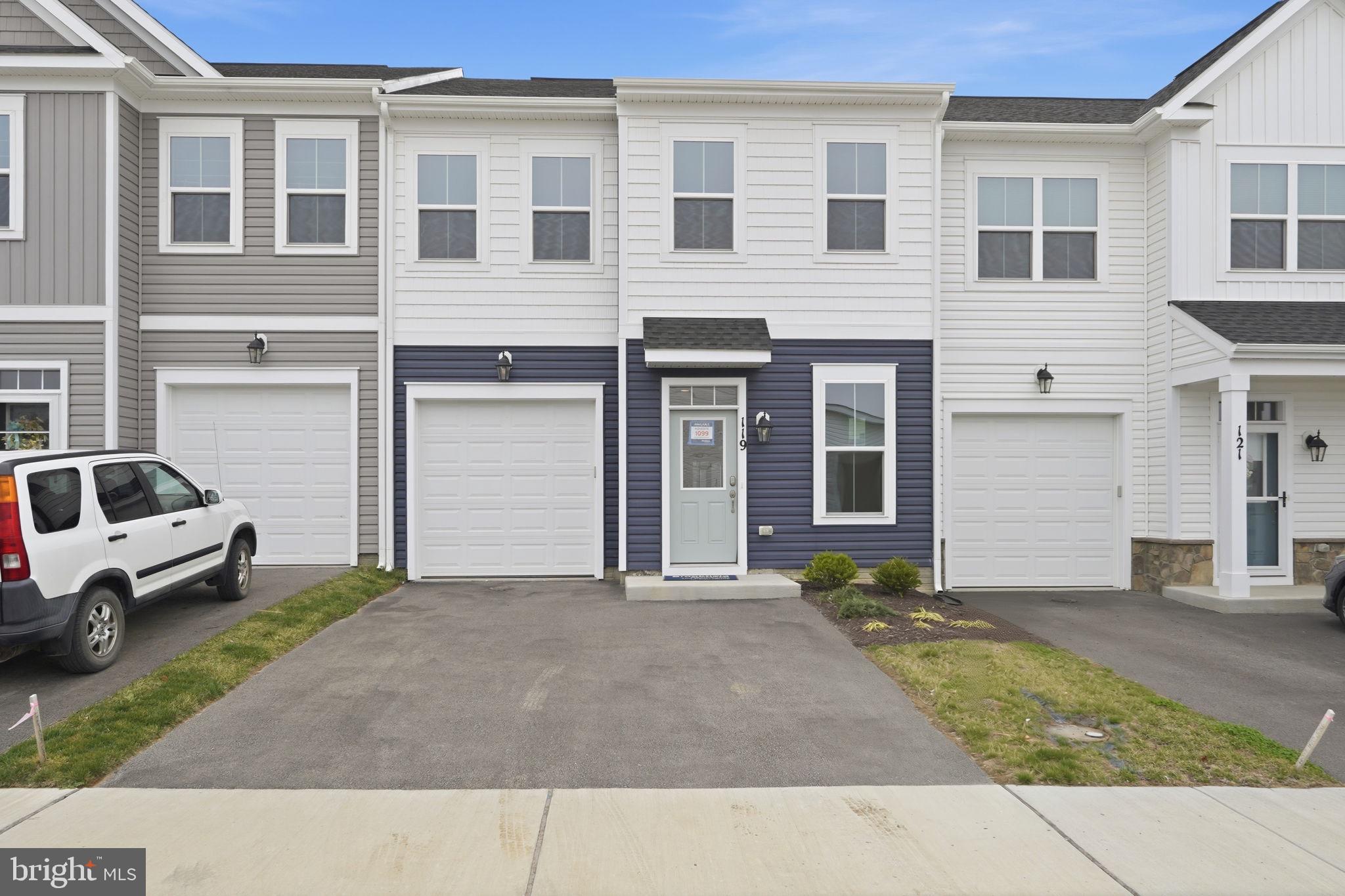 HIATT POINTE AT SNOWDEN BRIDGE - Residential