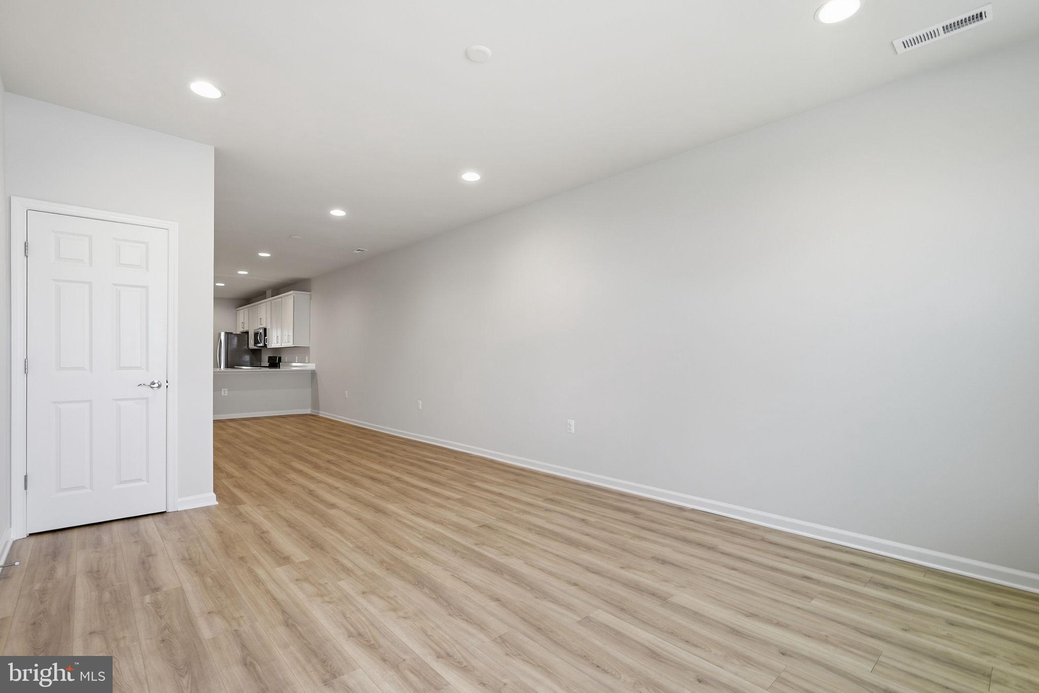 HIATT POINTE AT SNOWDEN BRIDGE - Residential