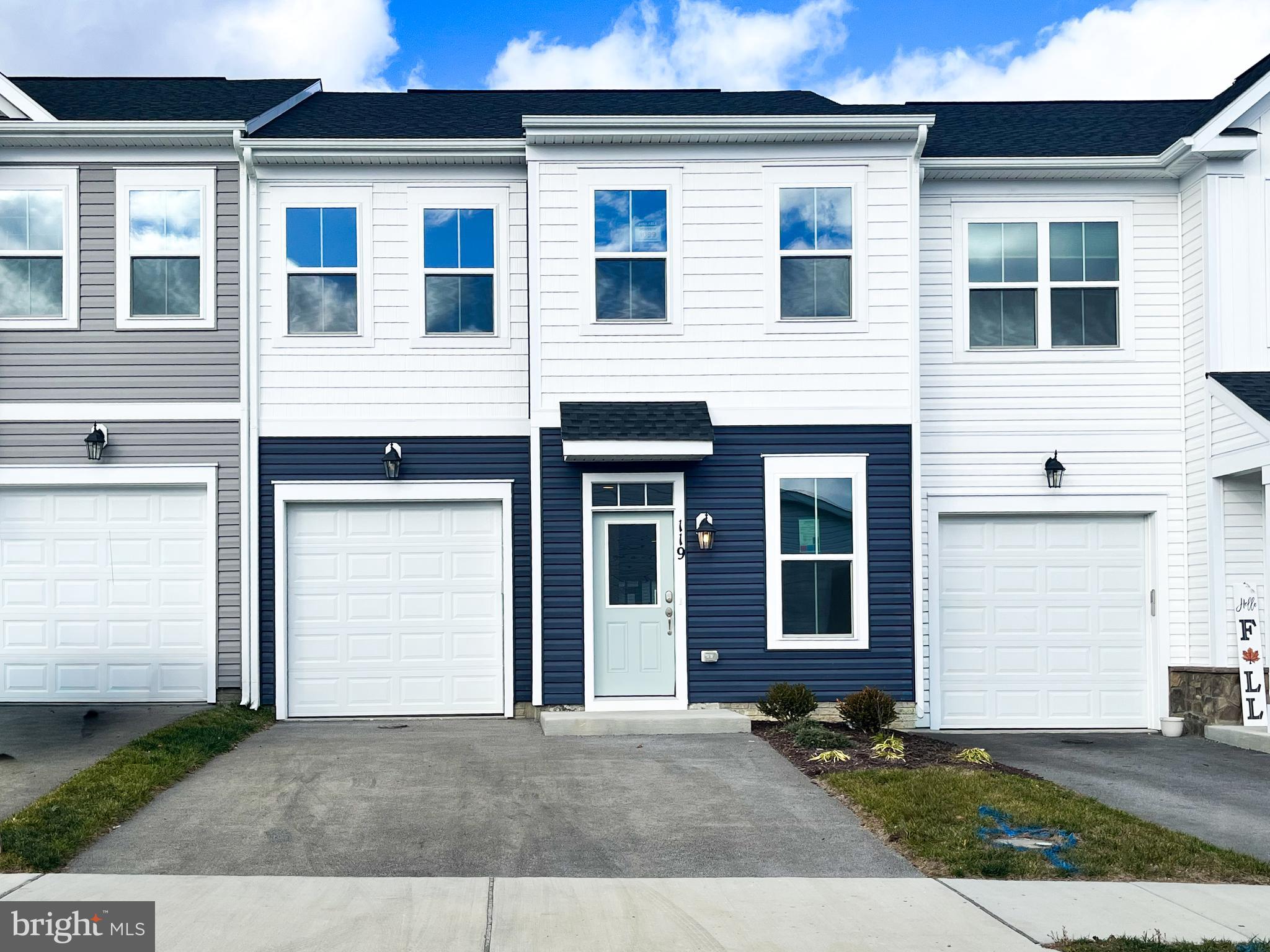 HIATT POINTE AT SNOWDEN BRIDGE - Residential