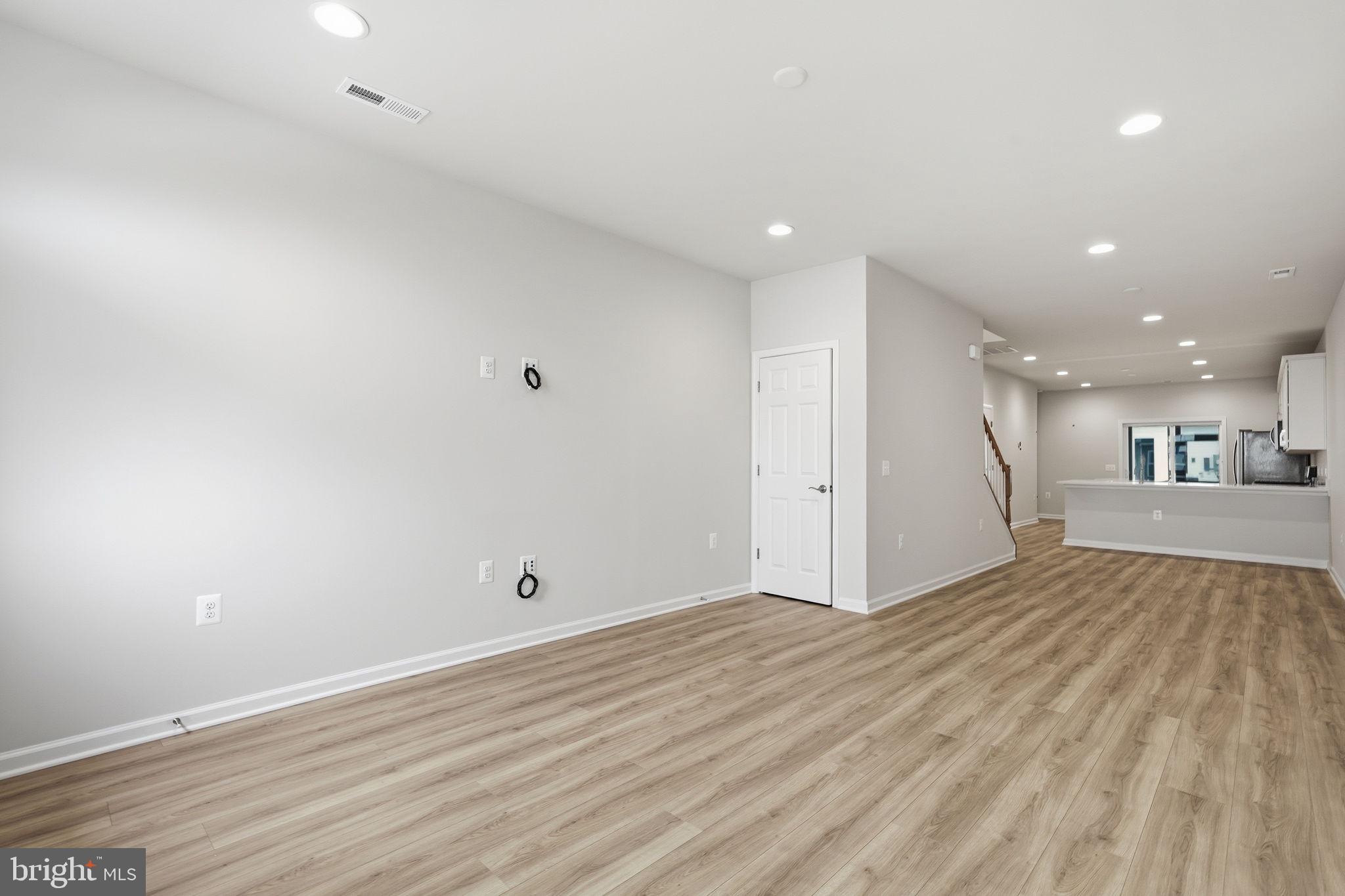 HIATT POINTE AT SNOWDEN BRIDGE - Residential