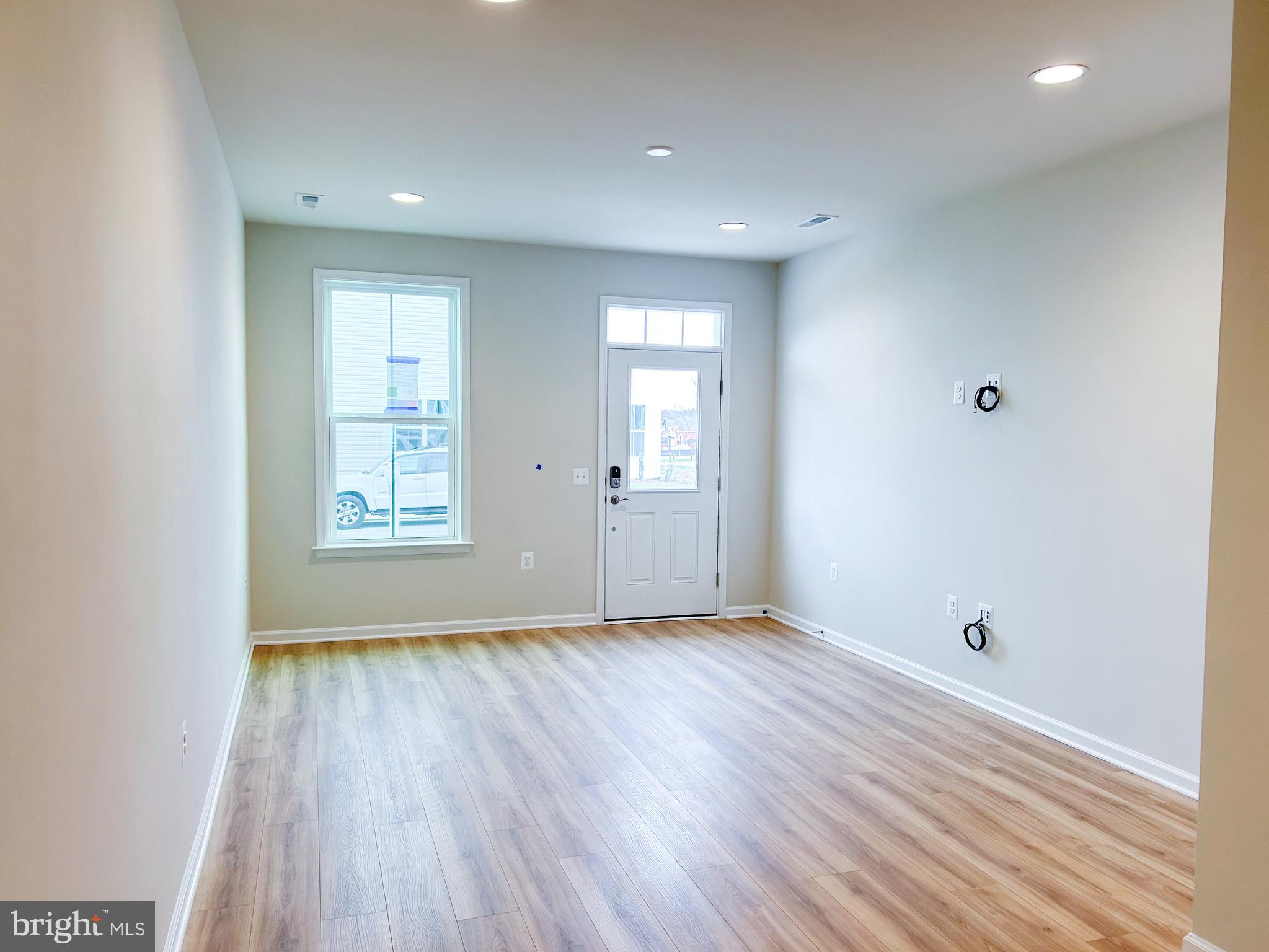 HIATT POINTE AT SNOWDEN BRIDGE - Residential