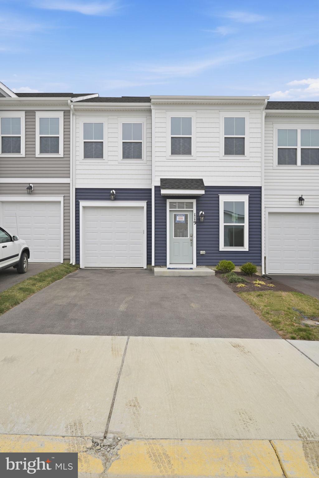 HIATT POINTE AT SNOWDEN BRIDGE - Residential