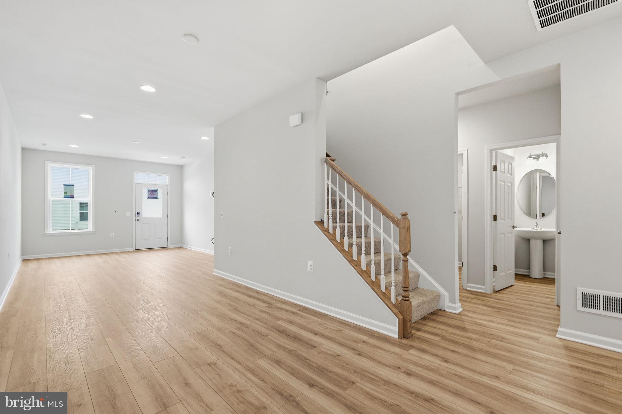 HIATT POINTE AT SNOWDEN BRIDGE - Residential