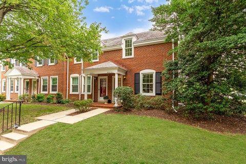 Photo of 3373 S Wakefield Street #B, ARLINGTON, VA 22206 (MLS # VAAR2075818)