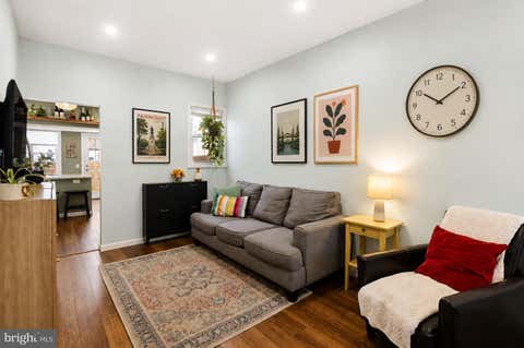 Townhouse For Rent - 880 N Myrtlewood Street<br/> Philadelphia County, PHILADELPHIA, PA 19130