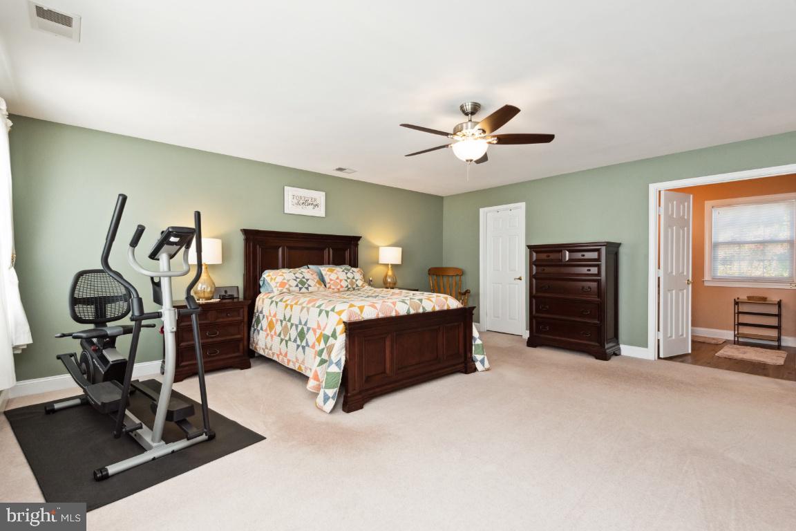 ISLAND CREEK WOODS - Residential