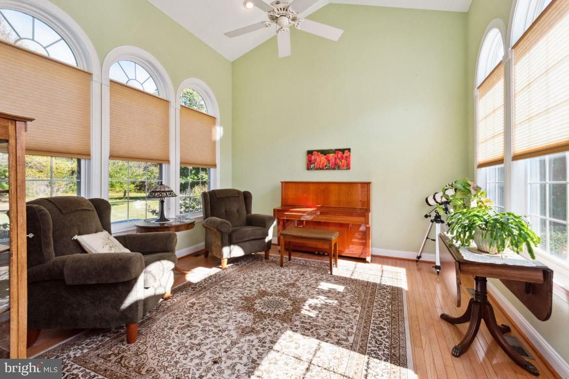 ISLAND CREEK WOODS - Residential