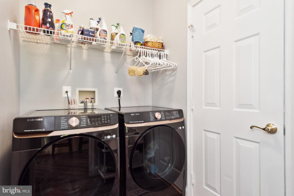 ISLAND CREEK WOODS - Residential