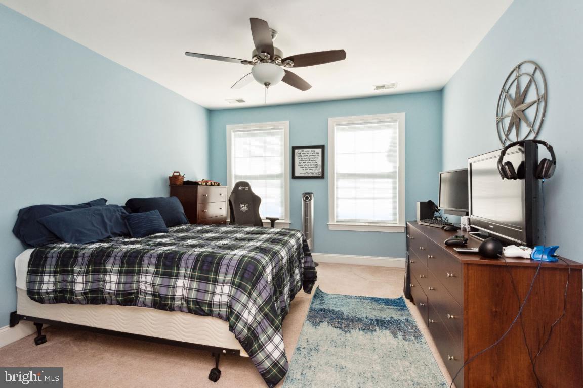 ISLAND CREEK WOODS - Residential