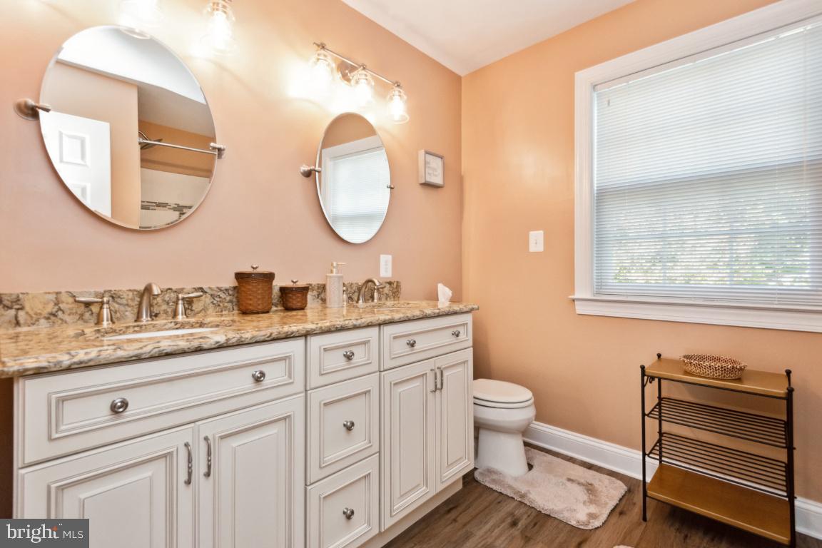 ISLAND CREEK WOODS - Residential