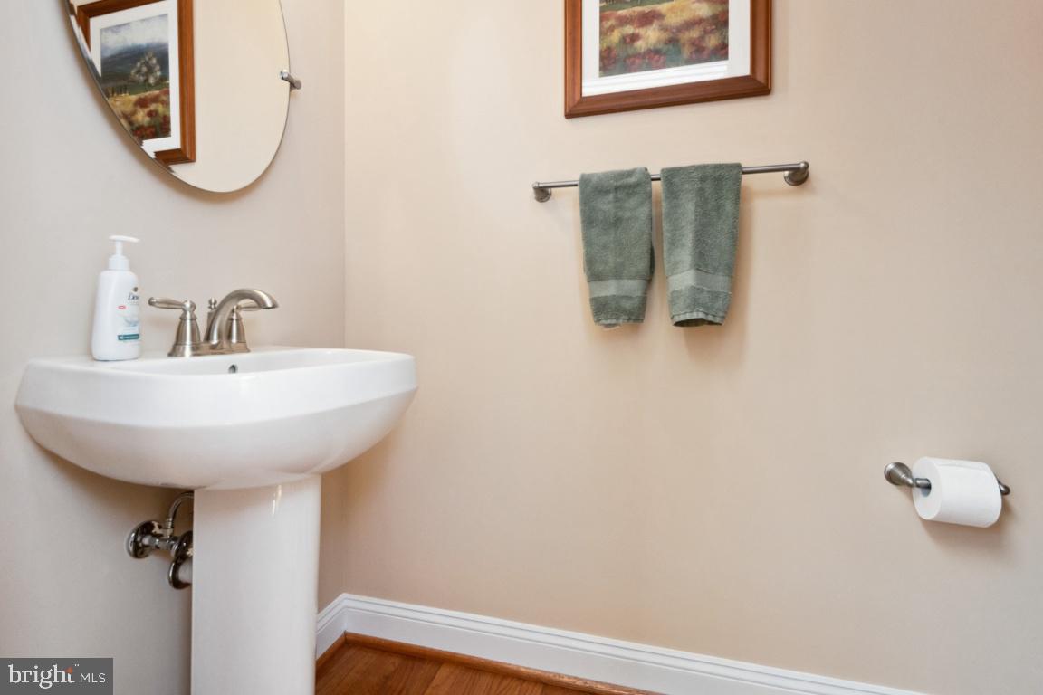 ISLAND CREEK WOODS - Residential