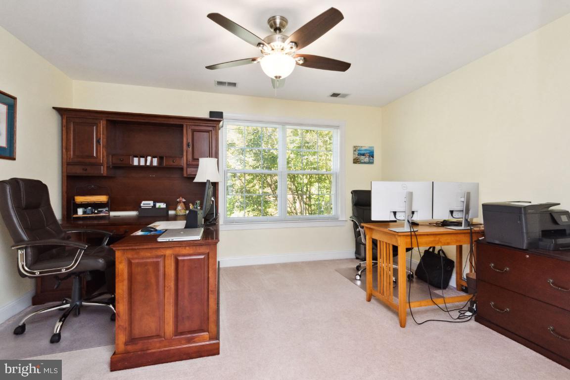 ISLAND CREEK WOODS - Residential