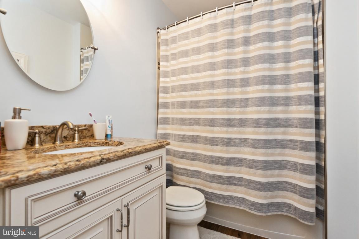 ISLAND CREEK WOODS - Residential