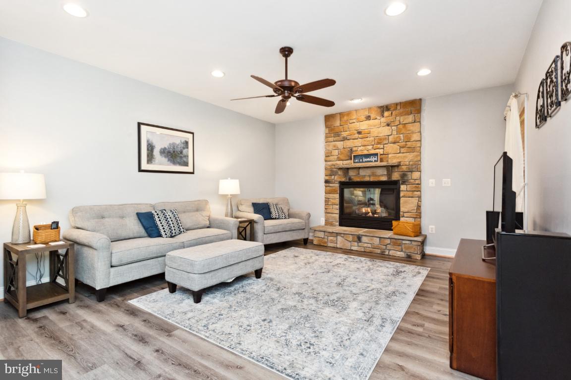 ISLAND CREEK WOODS - Residential