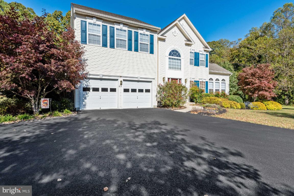 ISLAND CREEK WOODS - Residential