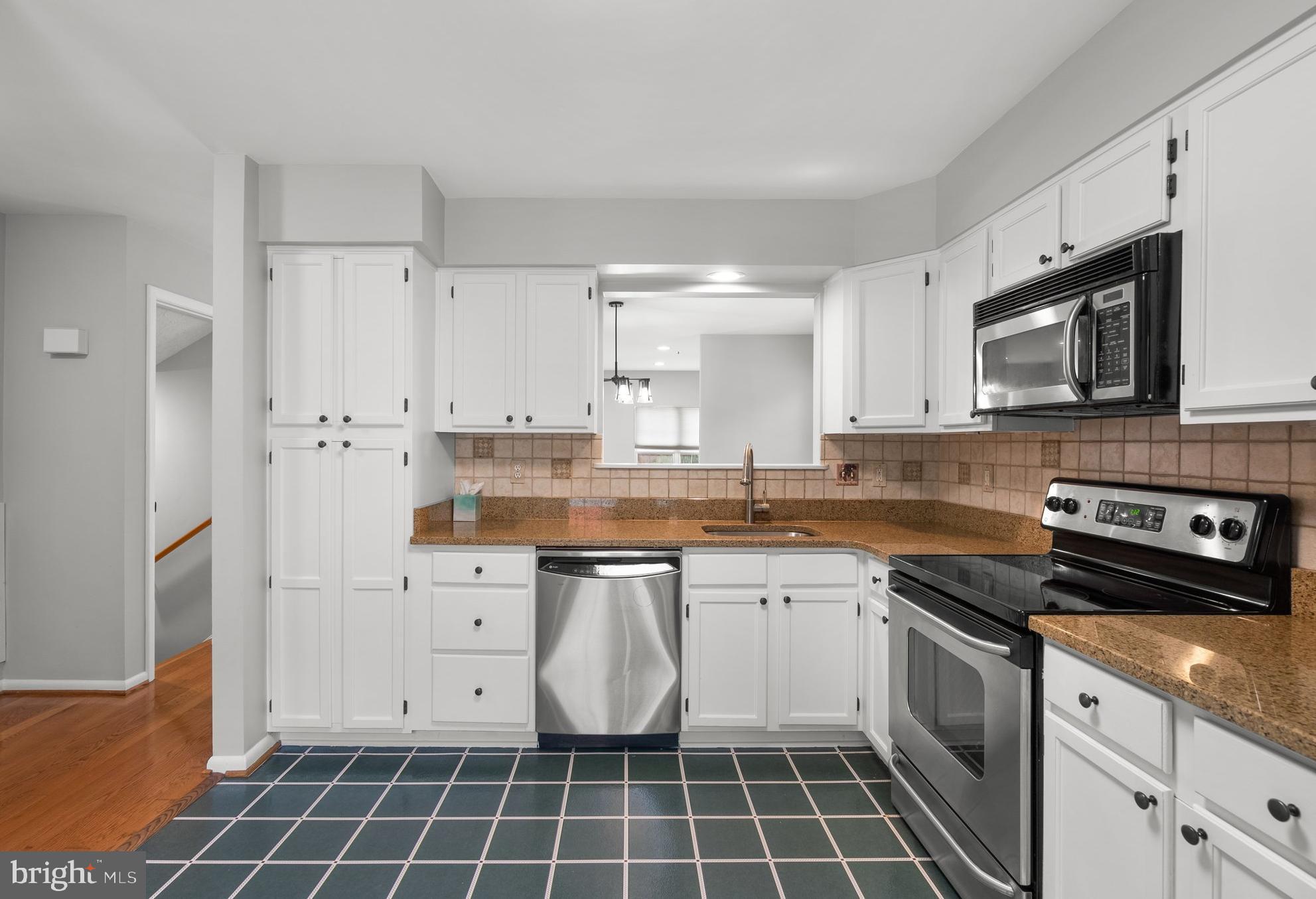 BROOKEVILLE KNOLLS - Residential