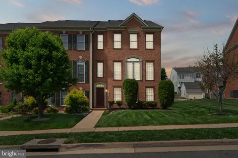 16280 Catenary Drive, Woodbridge, VA MLS: VAPW2092898