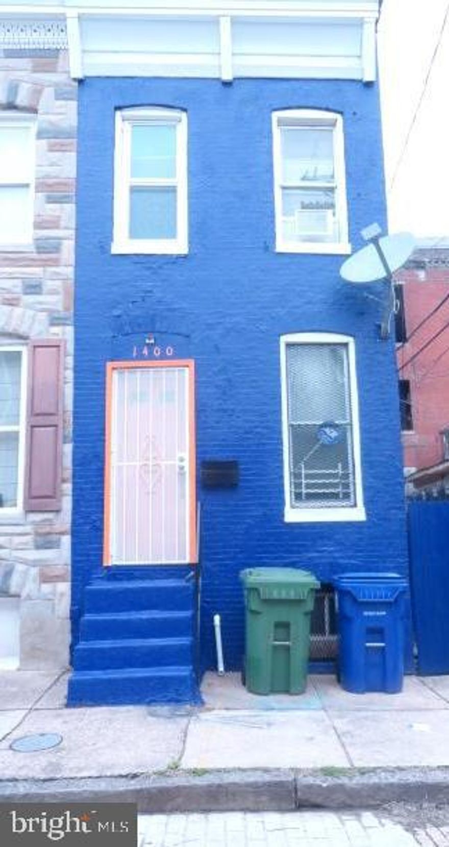 Cozy 2 bedroom, 1 bath end of group with a den. Open kitchen with stainless steel appliances, fence yard, washer and dryer in the unit and more. Minutes to downtown Baltimore...close to shopping and public transportation.