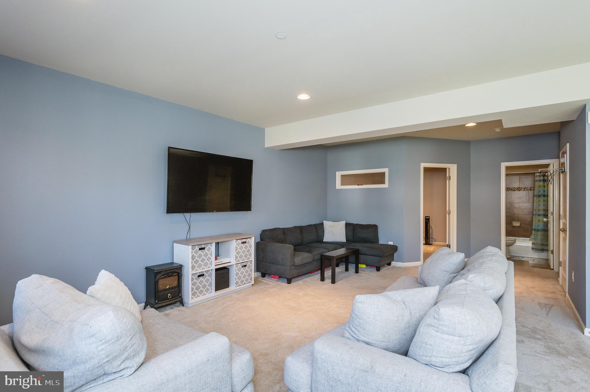 WHISPERING PINES - Residential