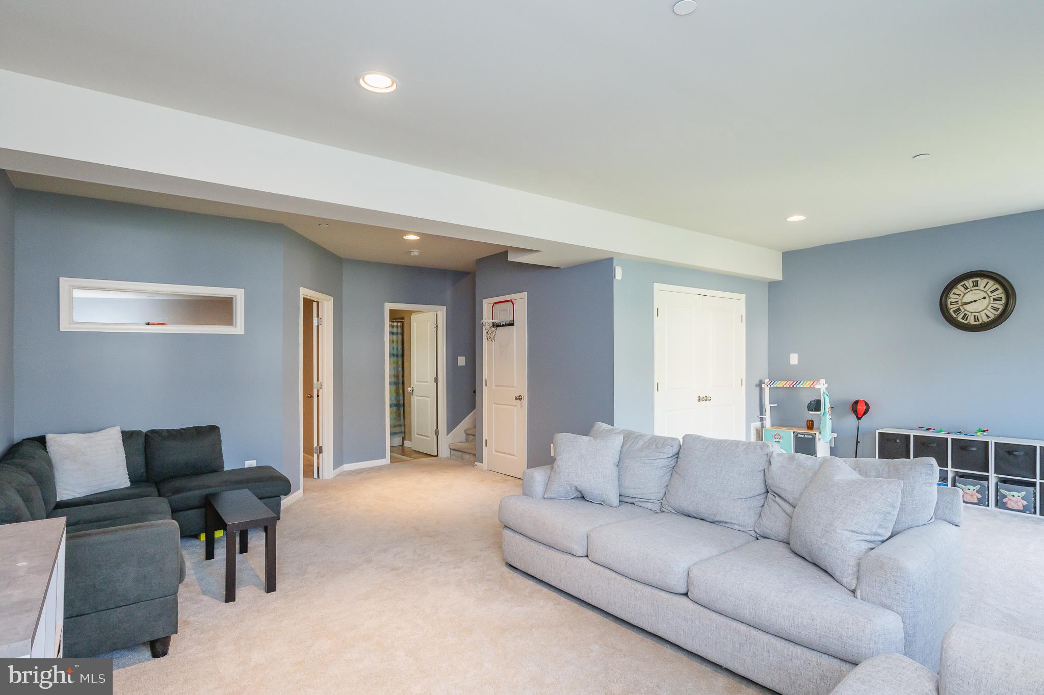 WHISPERING PINES - Residential