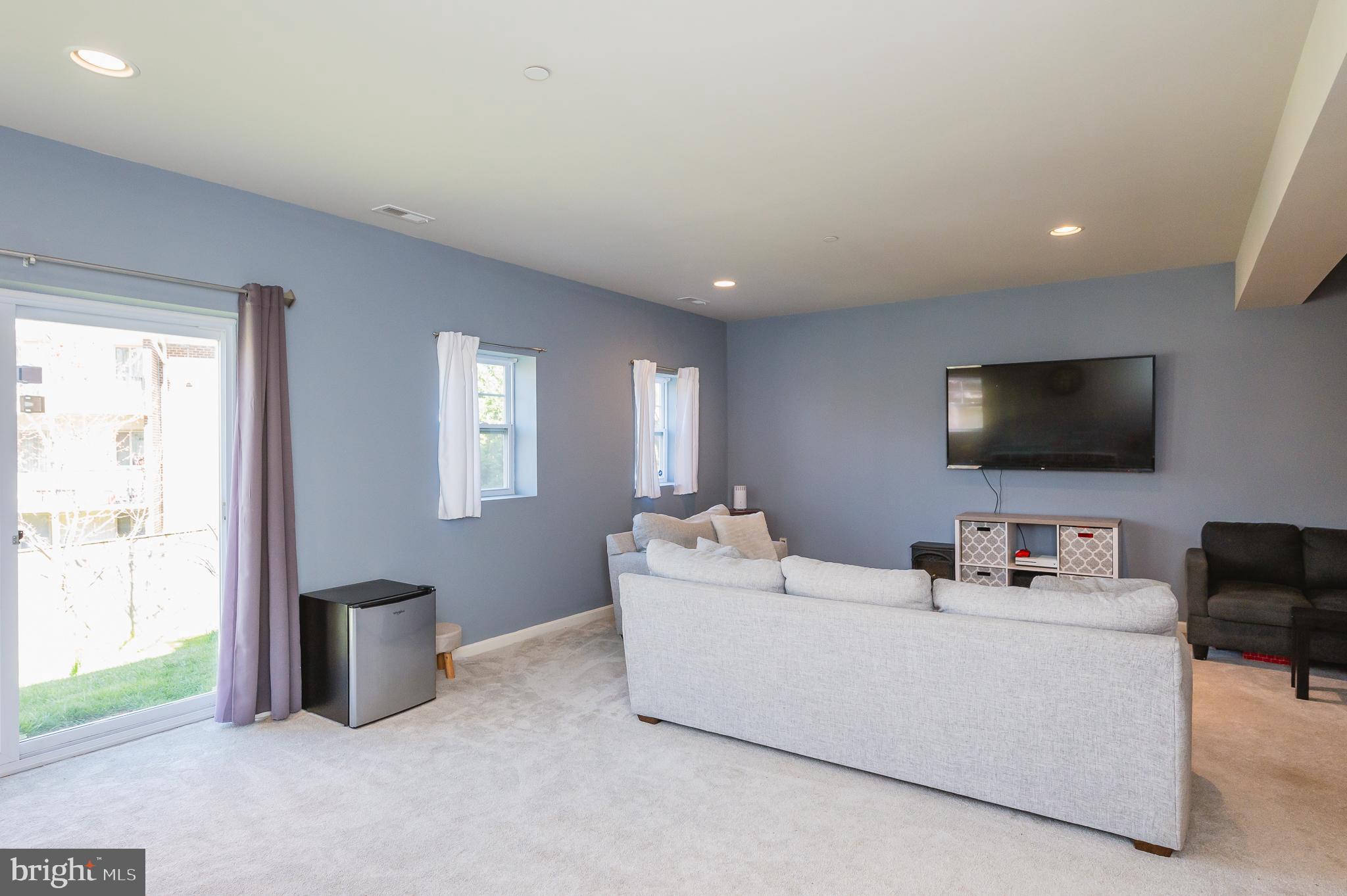 WHISPERING PINES - Residential