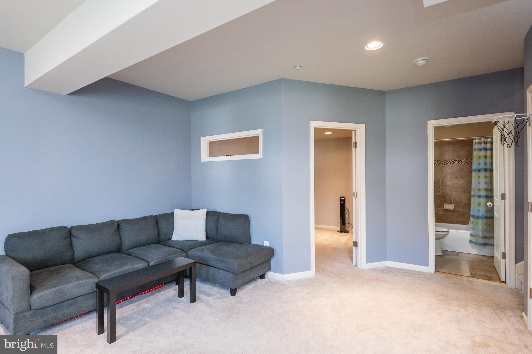 WHISPERING PINES - Residential