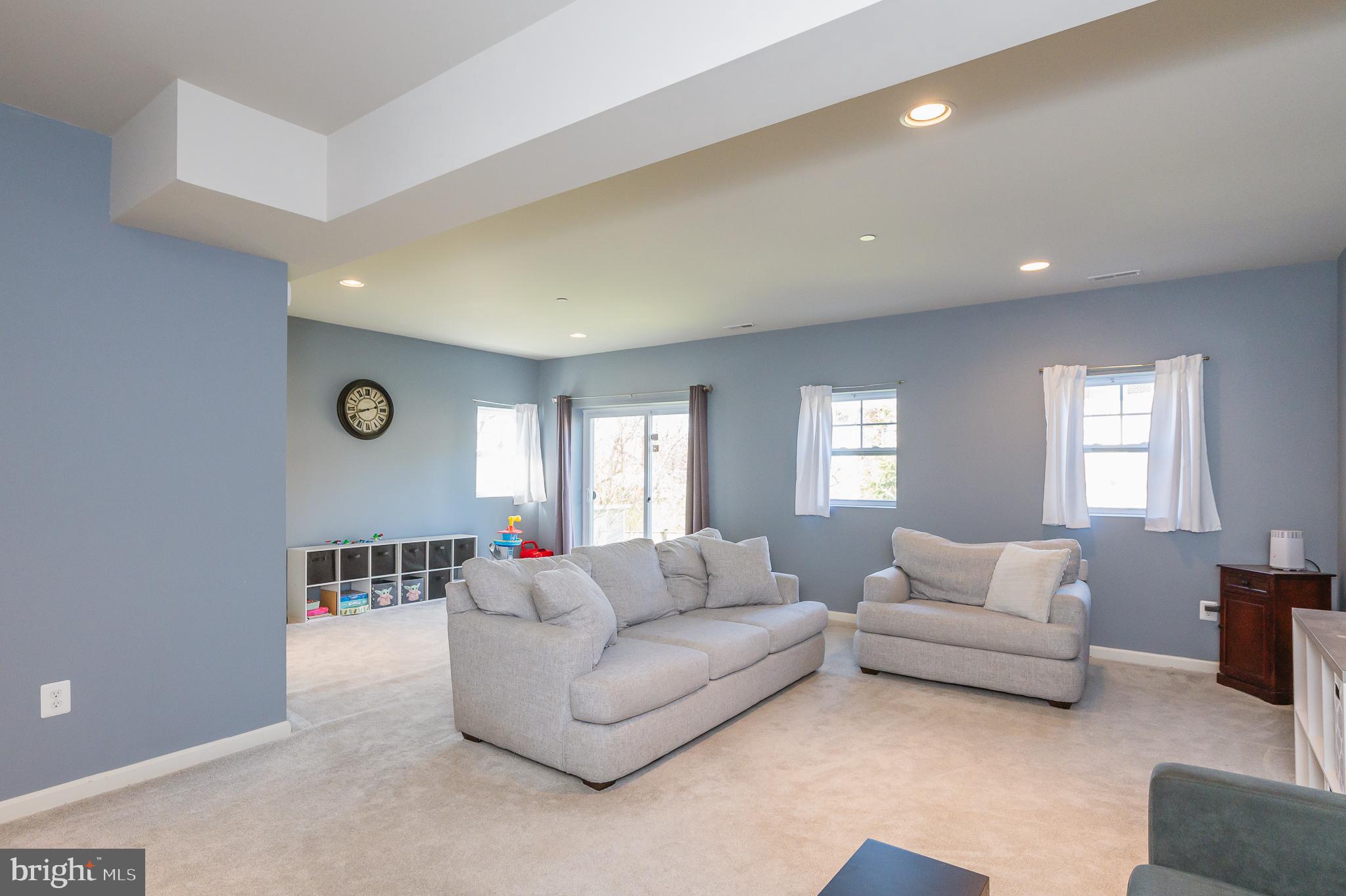 WHISPERING PINES - Residential