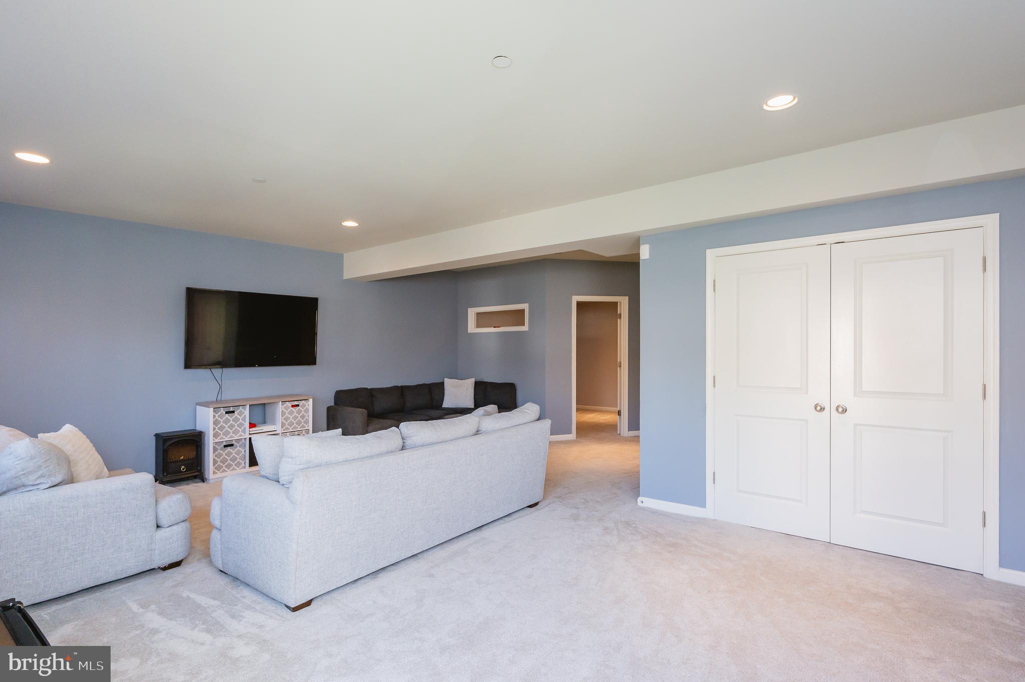 WHISPERING PINES - Residential