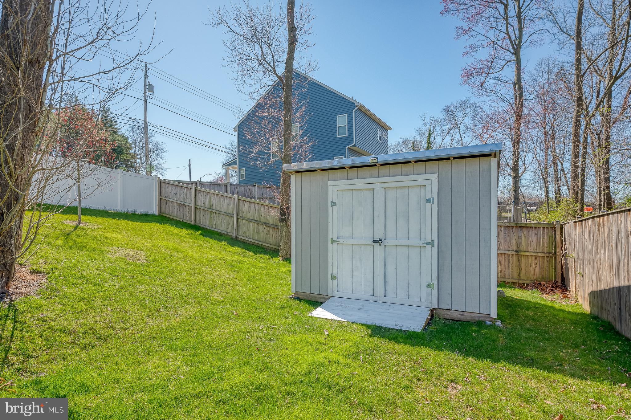 WHISPERING PINES - Residential