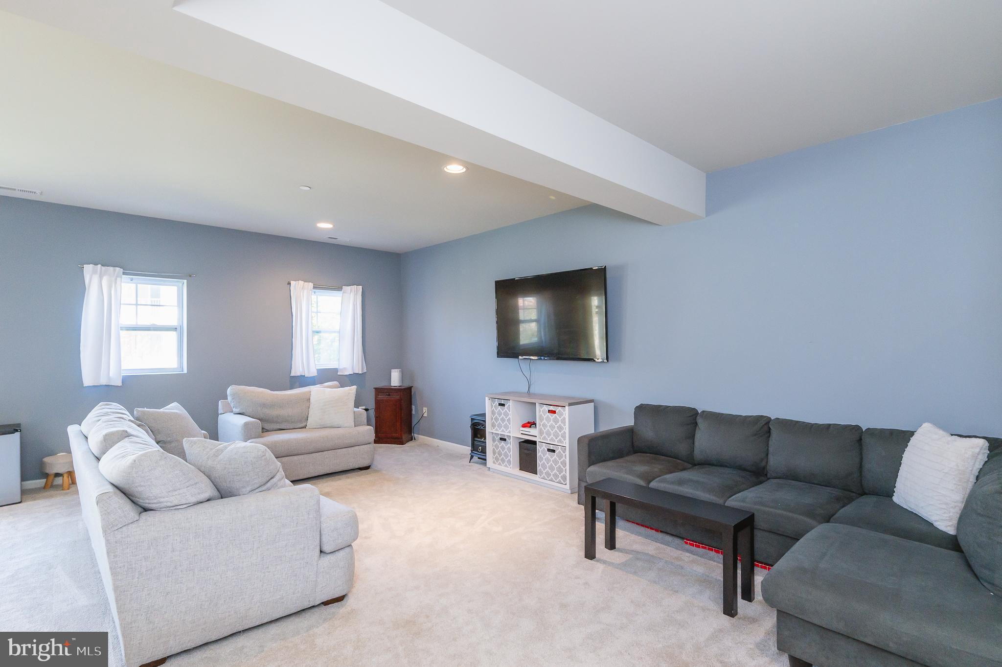 WHISPERING PINES - Residential