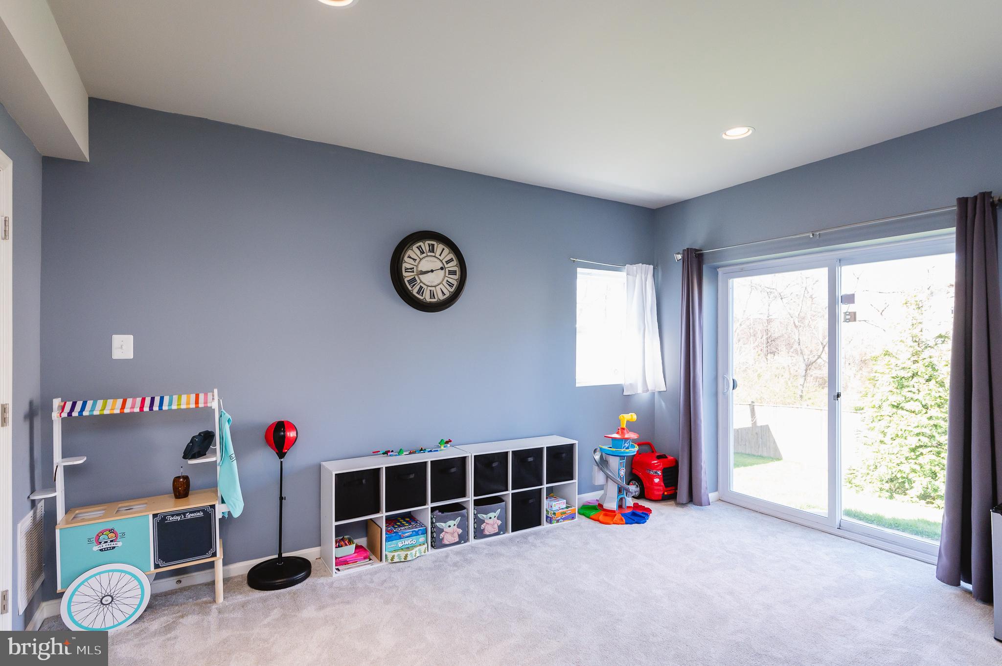 WHISPERING PINES - Residential