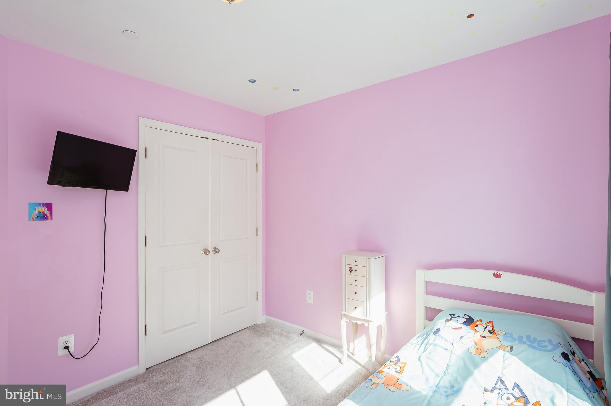 WHISPERING PINES - Residential